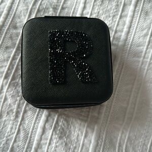 R travel jewelry case